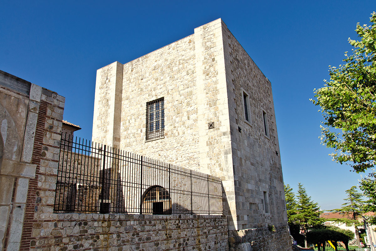 Sant'Angelo dei Lombardi Castello degli Imperiale